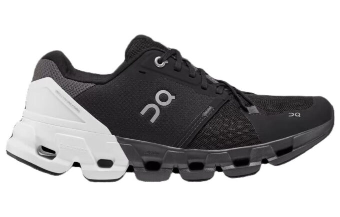 Cloudflyer 4 “Black White”