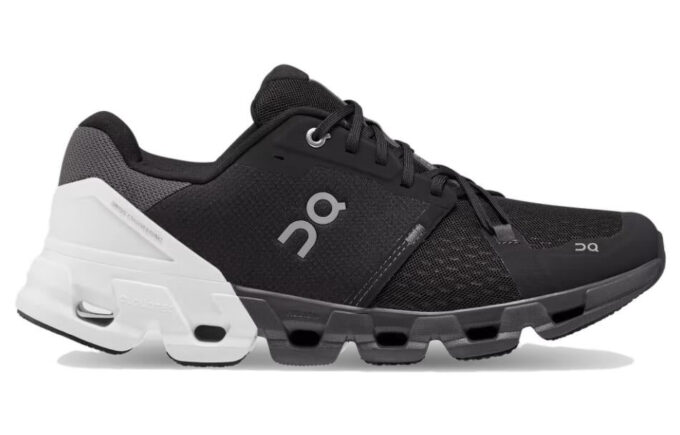 Cloudflyer 4 “Black White”