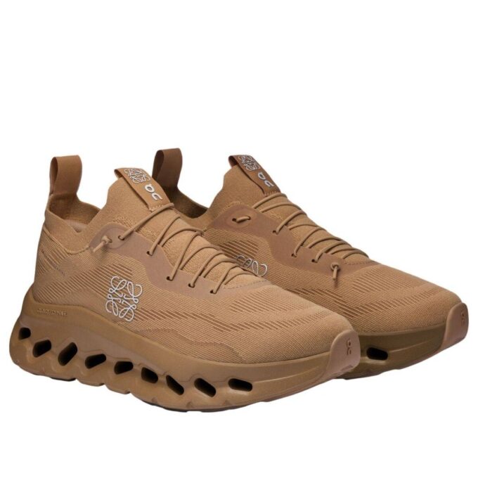 On Running x LOEWE Cloudtilt “Dark Sand”